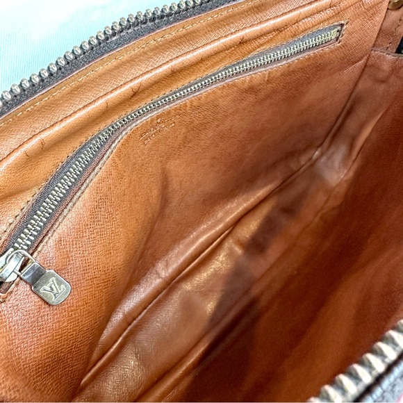 Louis Vuitton crossbody *Custom* with chain, bag charm and dust bag - Picture 12 of 16